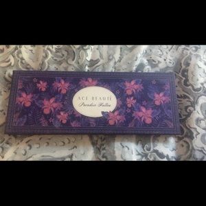 Ace Beaute - Paradise Fallen eyeshadow palette